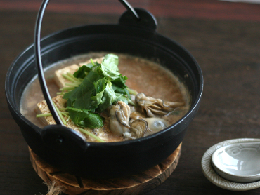牡蠣と豆腐の豆乳味噌鍋